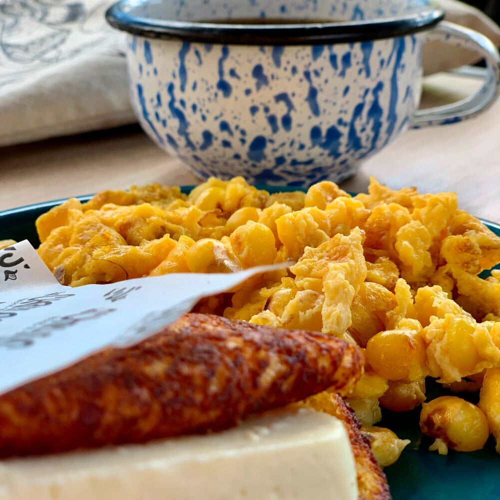 Arepa Chocla con Huevos con Maíz y Queso